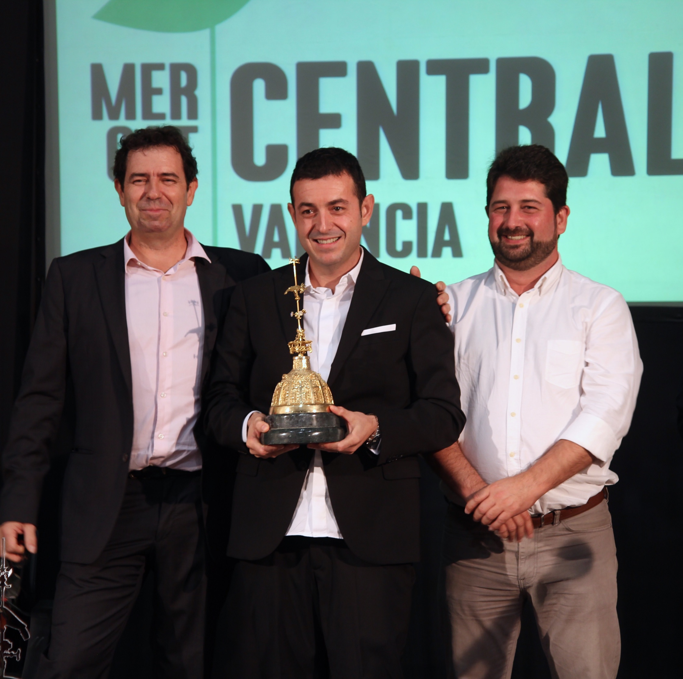 Ricard Camarena recibe el Premio Cotorra 2016 de Gastronomía que otorga el Mercado Central de Valencia